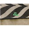 Image 2 : Indoor/Outdoor carpet 8 x 9 ft