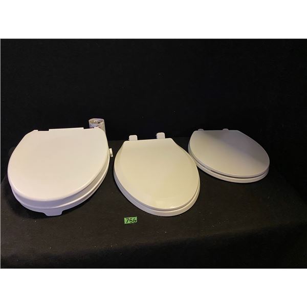Lot of 3 toilet seats