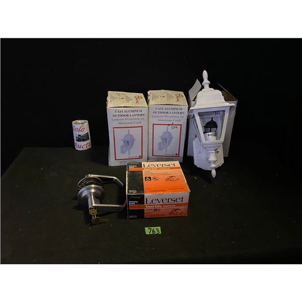 Lot of 3 outdoor lights, keyed entry door handle