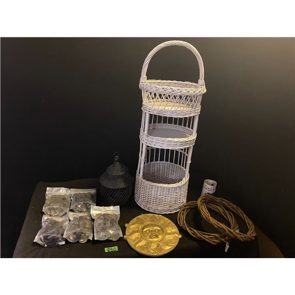 Lot of home décor items