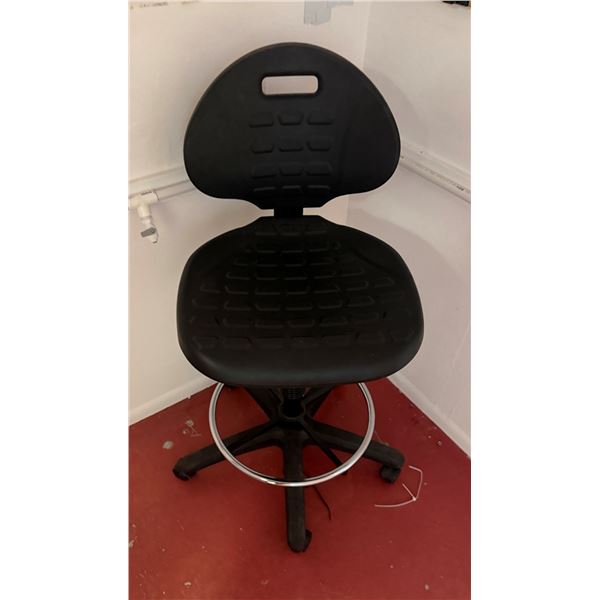 Rolling Chair w/ Footrail