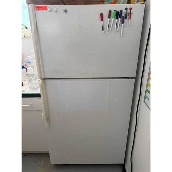 Whirlpool ET1FTKXKQ10 Top Freezer Refrigerator