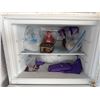 Image 4 : Frigidaire FFTR1814WW2  Top Freezer Refrigerator (contents not included)