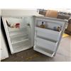 Image 6 : Frigidaire FFTR1814WW2  Top Freezer Refrigerator (contents not included)