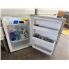Image 6 : Frigidaire FFTR1814WW2  Top Freezer Refrigerator (contents not included)