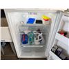Image 9 : Frigidaire FFTR1814WW2  Top Freezer Refrigerator (contents not included)