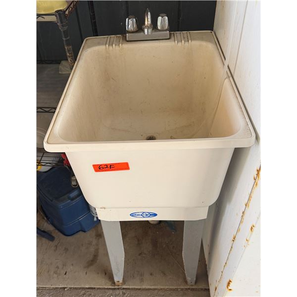 E.L. Mustee & Sons Utilatub Single Basin Utility Sink 24" x 17.5" x 10"H (basin depth)