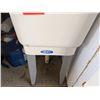 Image 5 : E.L. Mustee & Sons Utilatub Single Basin Utility Sink 24" x 17.5" x 10"H (basin depth)