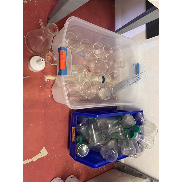 Laboratory Glassware: Multiple Beakers from 50ml to 1000ml, Plastic Flasks, etc