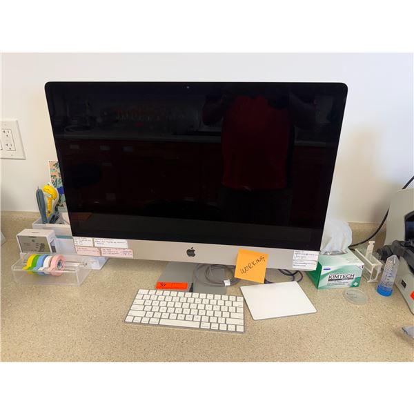 Apple iMac w/ Aluminum Stand & Wireless Keyboard