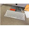 Image 2 : Apple iMac w/ Aluminum Stand & Wireless Keyboard