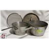 Image 1 : TWO ALUMINUM SAUCEPANS W/ LID AND 12" PIZZA SCREEN