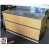 Image 2 : 5' WOODEN CABINET COUNTER MOBILE ON CASTERS