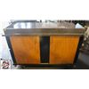 Image 3 : 5' WOODEN CABINET COUNTER MOBILE ON CASTERS