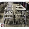 Image 1 : 4 RUBBERMAID HIGH CHAIRS