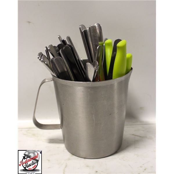 STAINLESS STEEL UTENSILS & KNIVES IN STEEL POURER