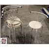 Image 1 : 4 ROUND WHITE PLASTIC CHAIRS W/ METAL FRAMES