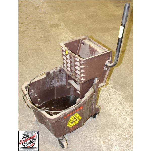 RUBBERMAID MOP BUCKET