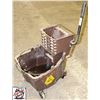 Image 1 : RUBBERMAID MOP BUCKET