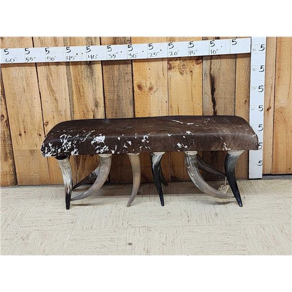Awesome Steer Hide & Horn Bench