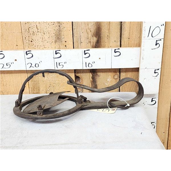 Early European Dogless Leg Hold High Grip Trap