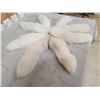 Image 3 : 8 Arctic Ranch Fox Tails Taxidermy