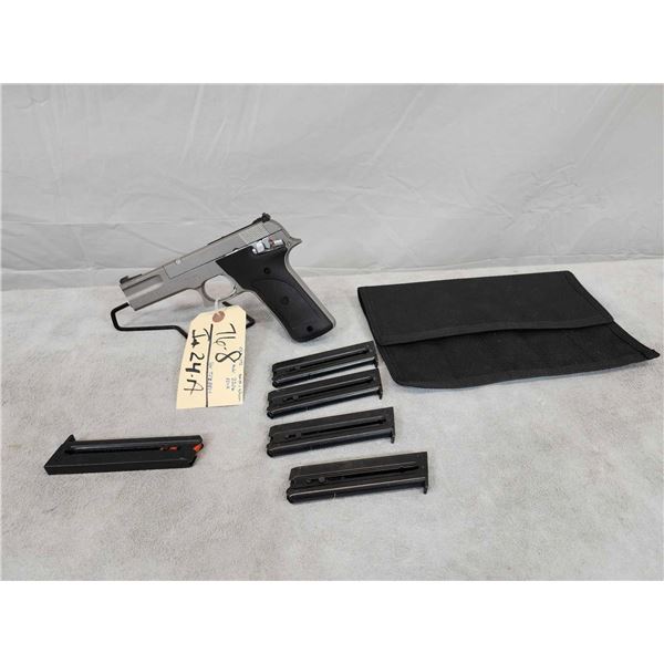 Scarce Smith & Wesson Model 2206 .22 Semi Auto Pistol