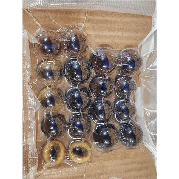18 Taxidermy Glass Eyes