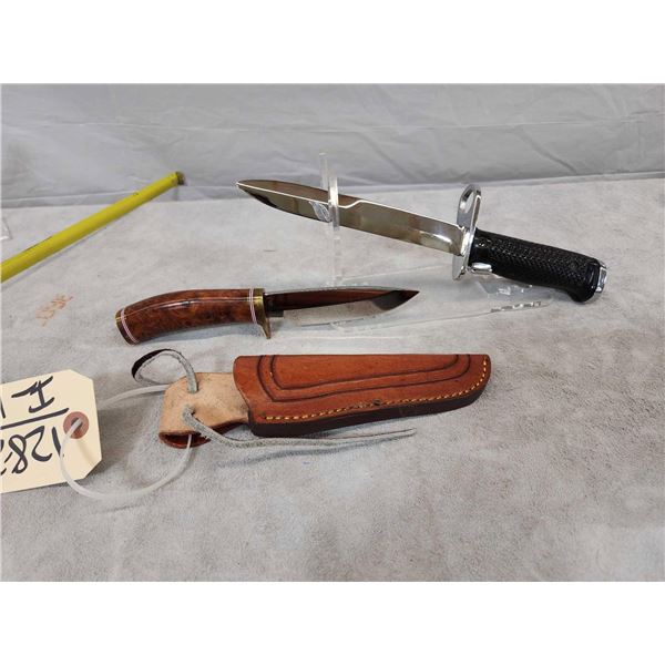 2 Fixed Blade Knives