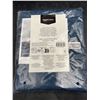 Image 2 : Amazon Basics Microfiber Towel, Blue, 70.9 in x 35.4"