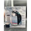 Image 2 : Chefman Dual Glass 1.7L Cool-Touch Kettle