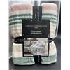 Image 2 : French Connection Plush Throw Blanket