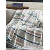 Image 4 : French Connection Plush Throw Blanket