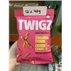 Image 2 : Twigz Cinnamon Churro Craft Pretzels 42g