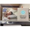Image 2 : Martha Stewart Queen Grand Memory Foam Pillow
