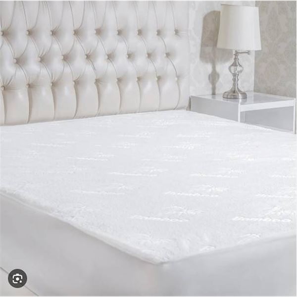 Swiss Comforts Bamboo Queen Mattress Cover