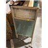 Image 5 : Ice Tongs and Glass Washboard Lot