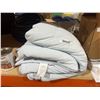 Image 2 : Hush Essentials Weighted Blanket