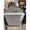 Image 2 : Midea MDF24P1BWW Dishwasher