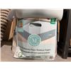 Image 4 : Martha Stewart 3-Inch Memory Foam King Topper