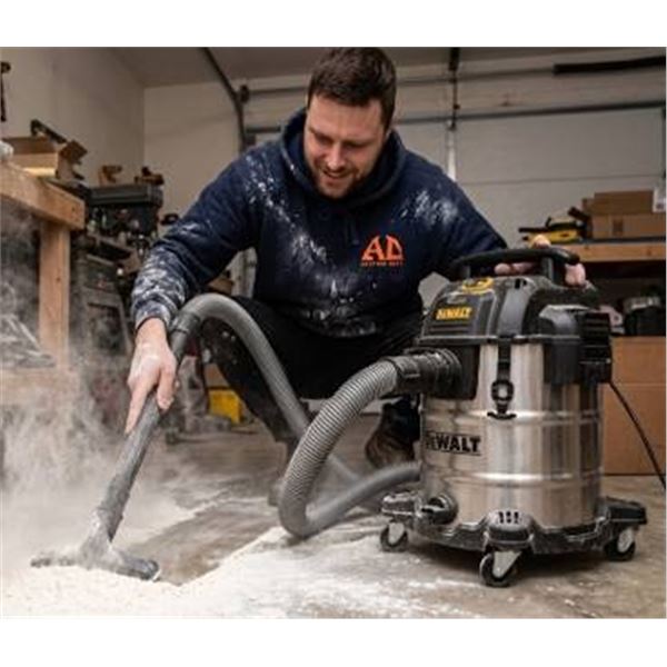 DeWalt Stainless Steel Wet/Dry Vacuum 8 Gal