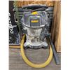 Image 2 : DEWALT 10-Gallon Wet/Dry Vacuum