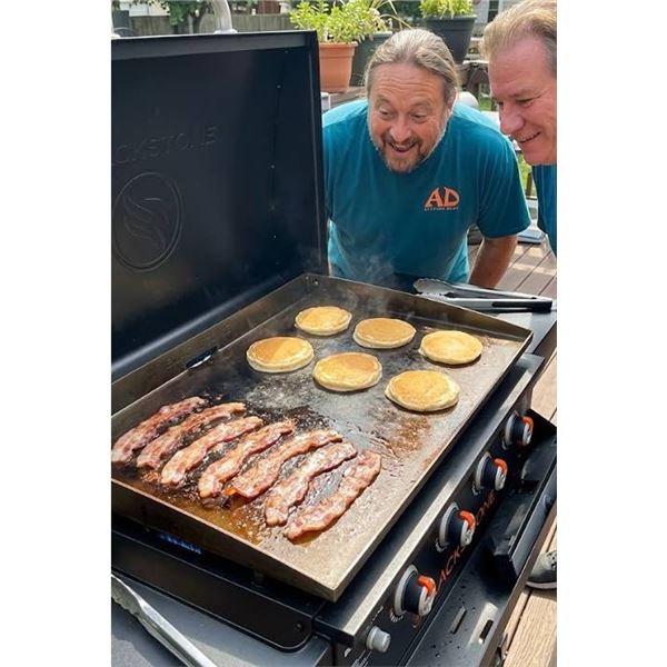 Blackstone 4-Burner Gas Griddle With Lid