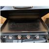 Image 4 : Blackstone 4-Burner Gas Griddle With Lid