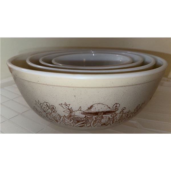 4 PYREX Mixing Bowls with Mushroom Motif