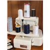 Image 8 : Kenmore 3/4 Differential Overlock 385.1574191 With Accessories (serger)