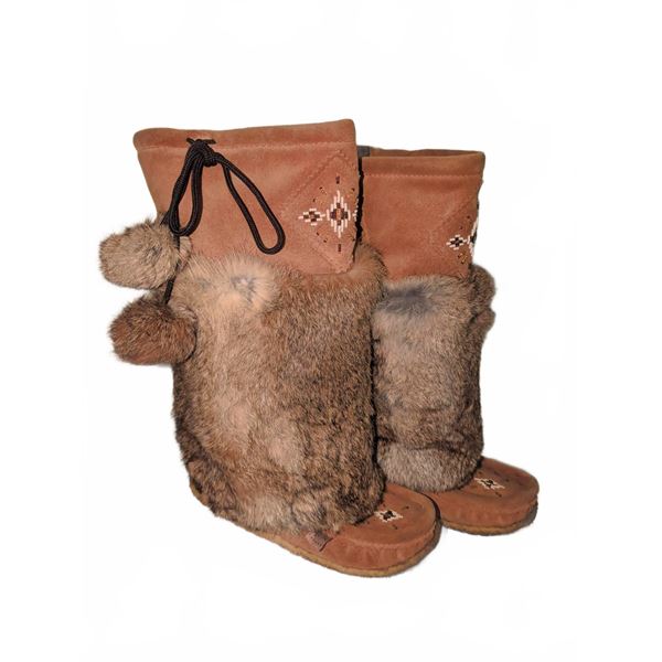 Manitobah Mukluks Suede and Fur Beaded Winter Boots