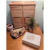 Image 2 : Lot: Alabaster Box, Trinket Box, Beaded Tree, Ceramic Cup, Candle