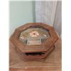 Image 7 : Decor Lot with Wooden Stool, Ceramic Jar, and Accessories