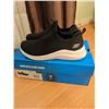 Image 3 : Home Fitness Bundle: Yoga Mat, New Skechers Shoes, Scale, Weights